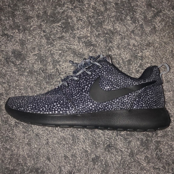 like New Nike Roshes - Picture 2 of 4